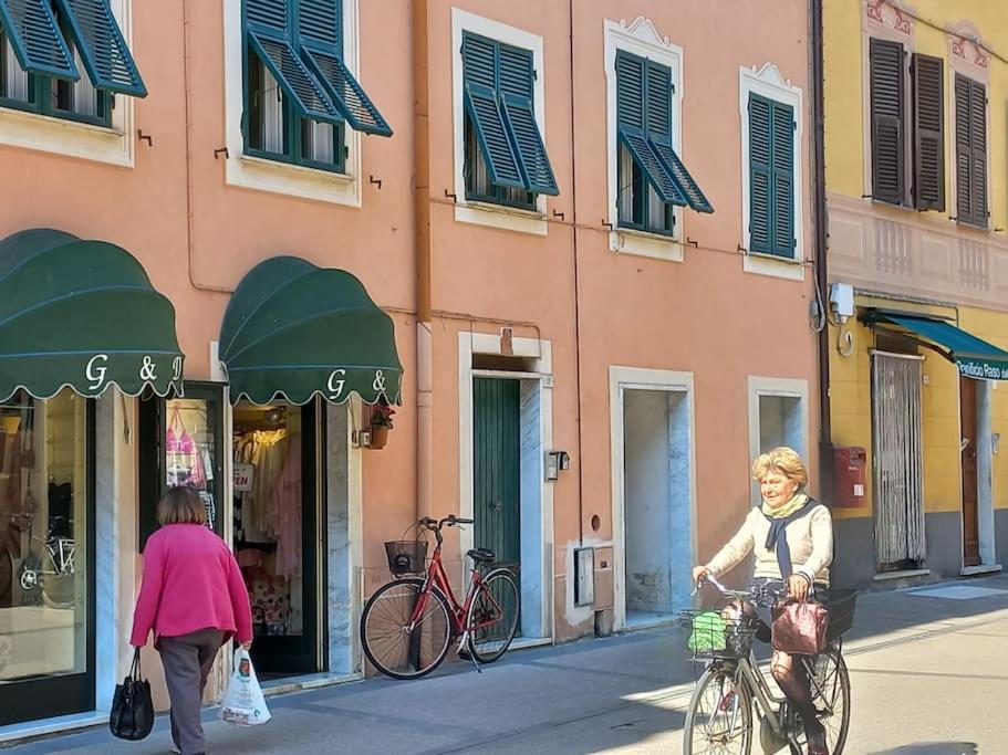 Beatrice Nel Centro Di Levanto Exterior foto